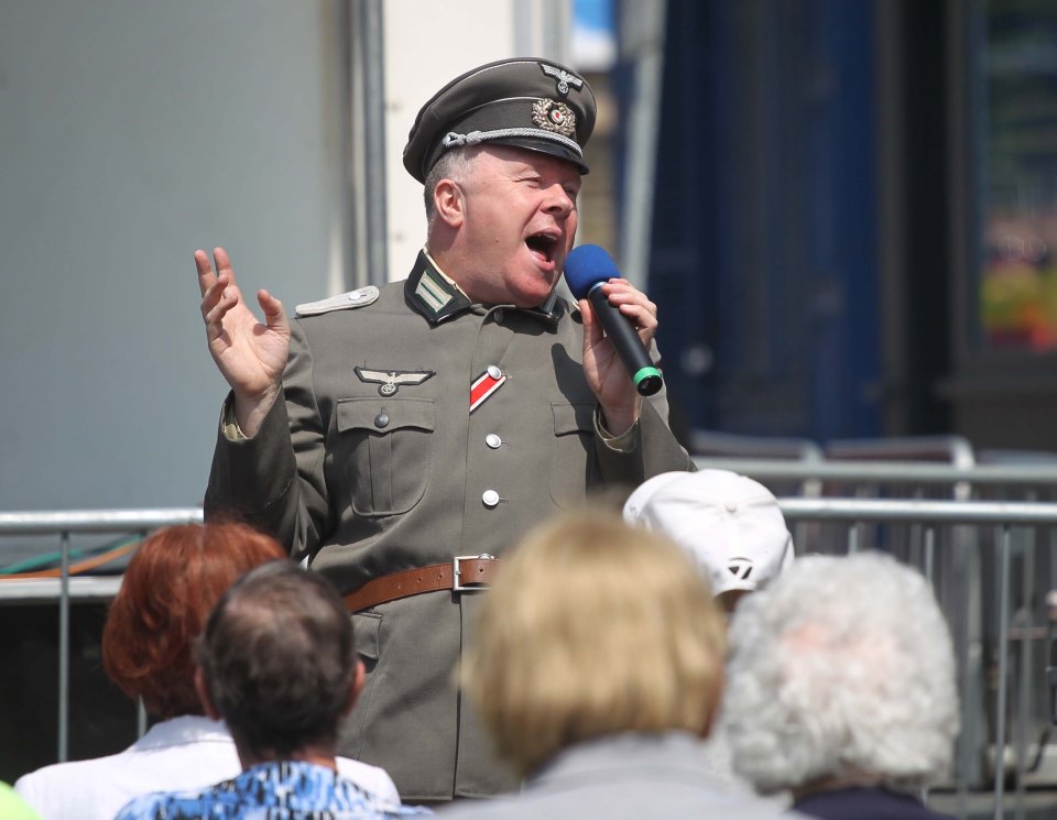 Singing the Hitlers . . . ‘Nazi’ belts out German songs