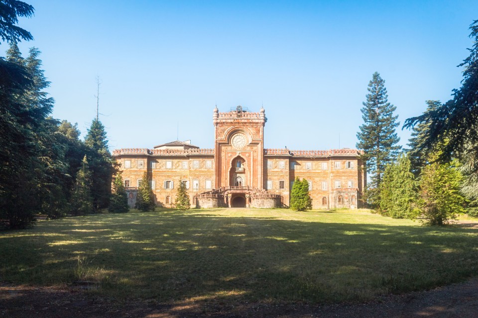 Exterior... the view of the stunning property from its grounds