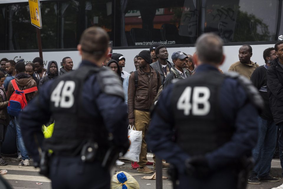  Riot police came into the camp in the early hours of the morning to the surprise of migrants who had been in the park for weeks