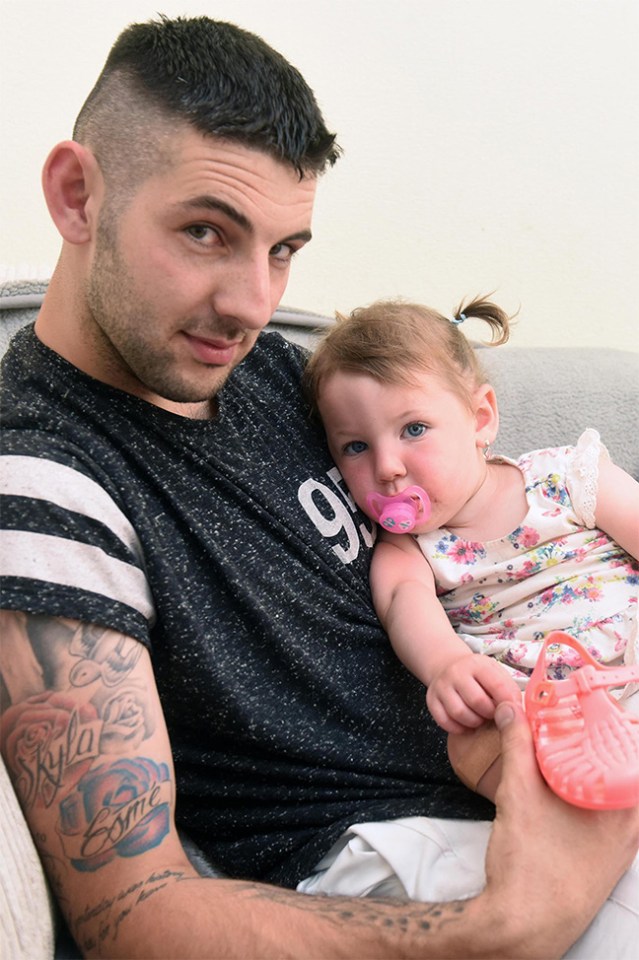  Esme's dad Niall put the shoes on his daughter on Monday morning