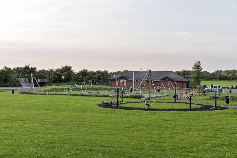 Buckinghamshire children are too scared to play outside with birds of prey targeting picnics