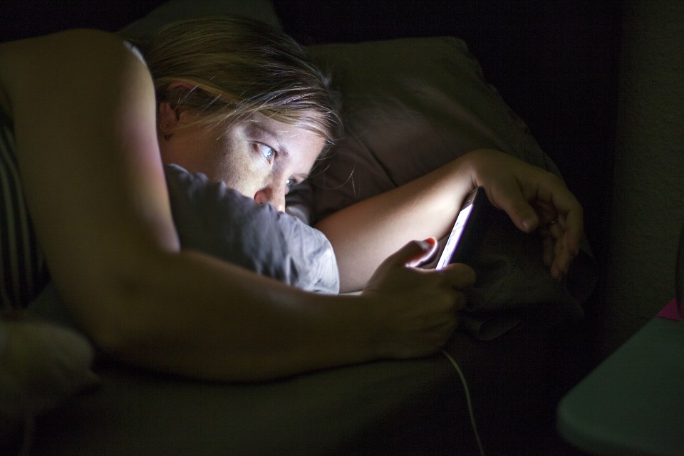 Dr Daniel Siegel has revealed that using your smartphone before bed could be making you fat