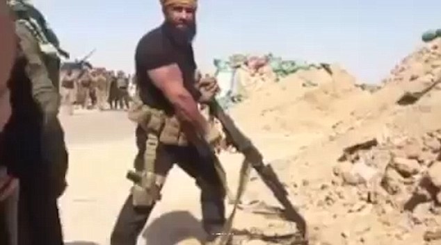  Footage of the Iraqi-Rambo will strike fear into the hearts of ISIS soldiers