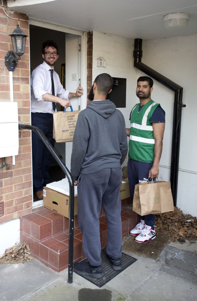  Reporter Matt Quinton tests out Amazon's new grocery delivery service