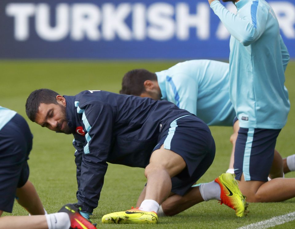  Arda Turan trains ahead of Turkey‘s opening Euro 2016 match with Croatia