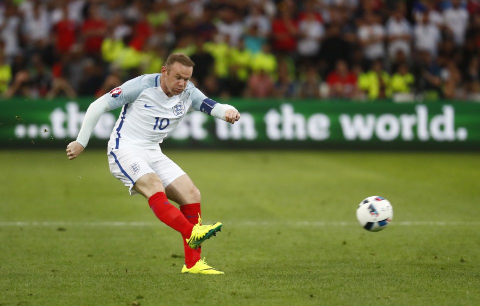  Rooney almost scored with a brilliant volley at goal in the first half