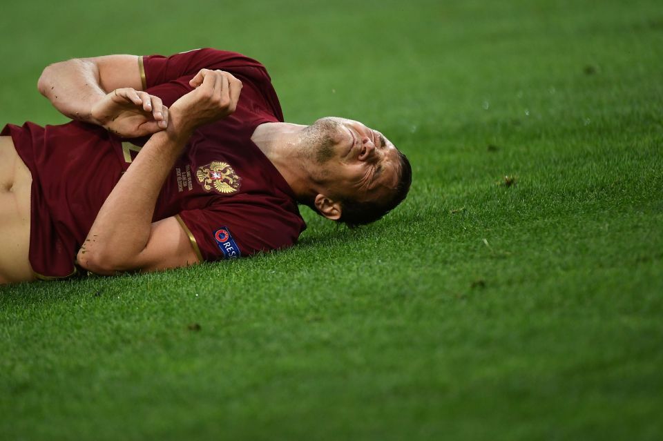  Russia ace Artem Dzyuba looks in agony before getting to his feet seconds later