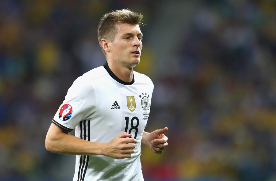  Toni Kroos has been linked with a move to Juventus in exchange with Paul Pogba