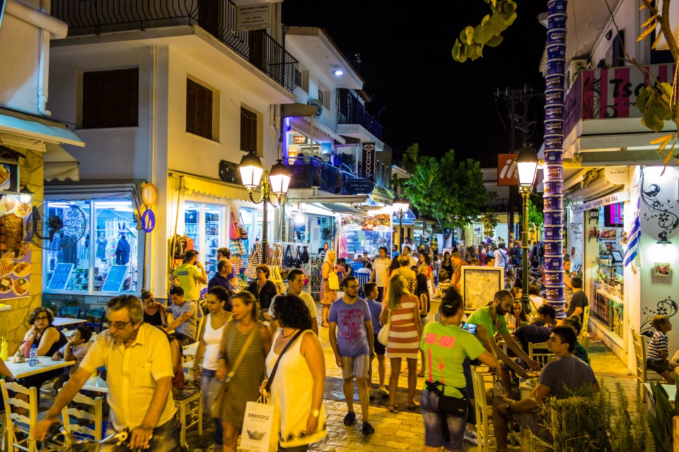  Skiathos town gets busy... but very late