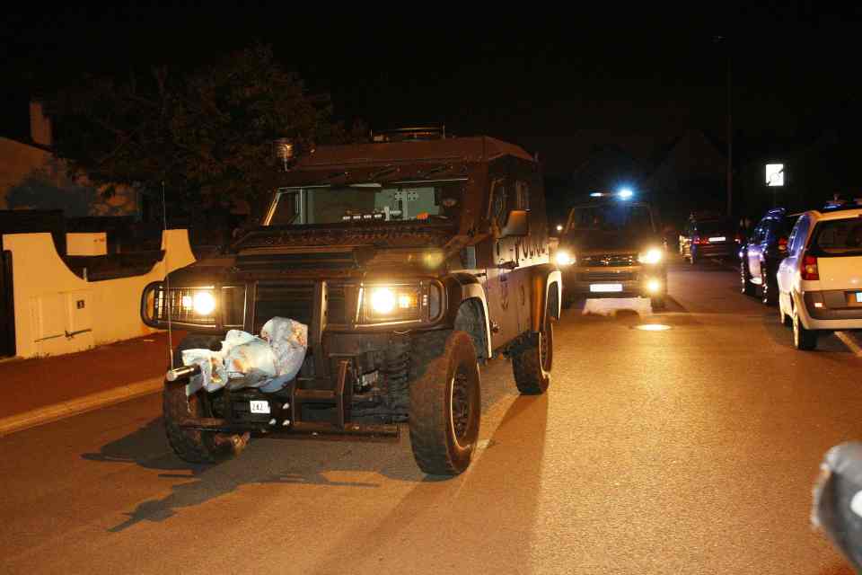 The hefty 4x4 was used in the attempts to save the Policeman and his family