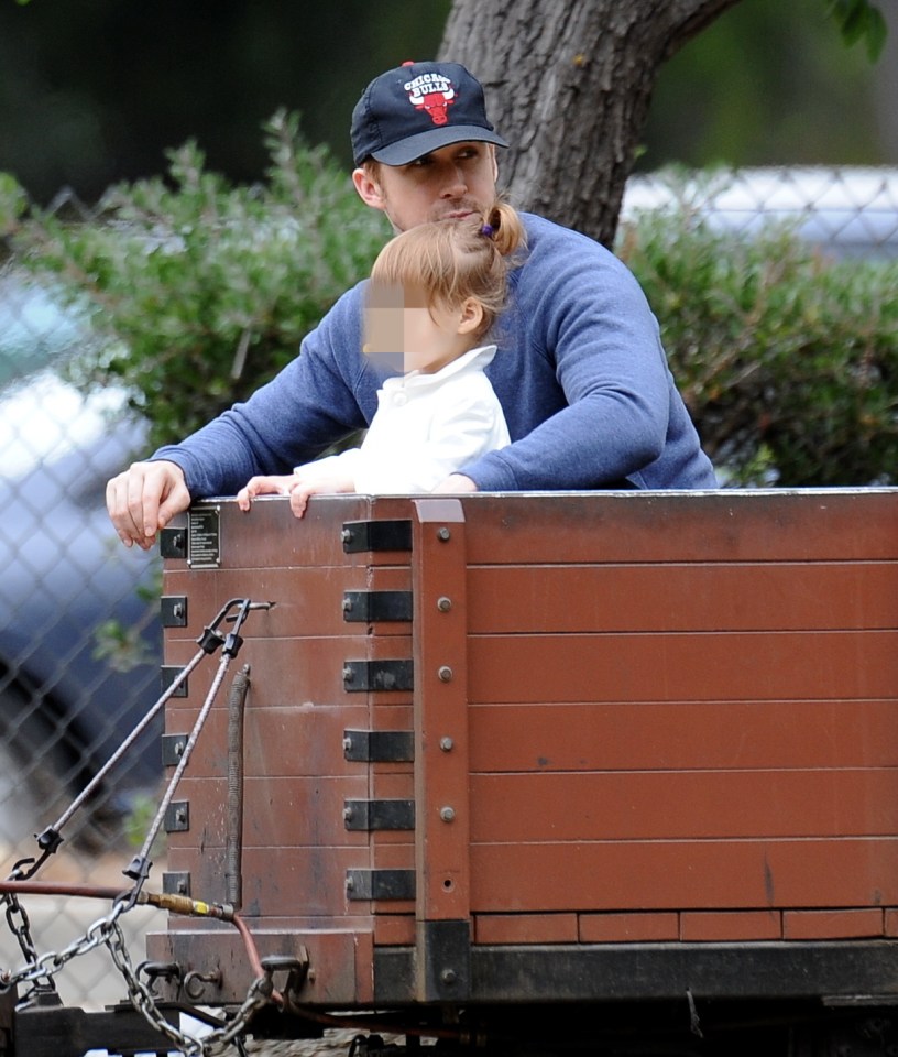 Keeping a low profile, the Hollywood heart-throb pulled his Chicago Bull’s baseball cap right down during their day out.