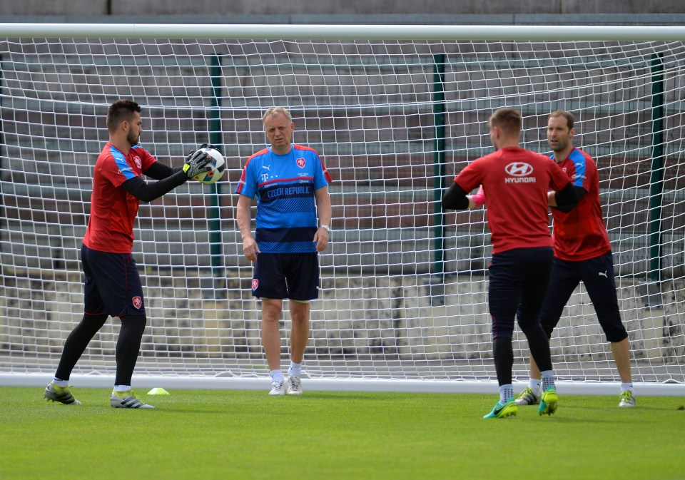 Cech is put through his paces with other Cech Repuiblic keepers