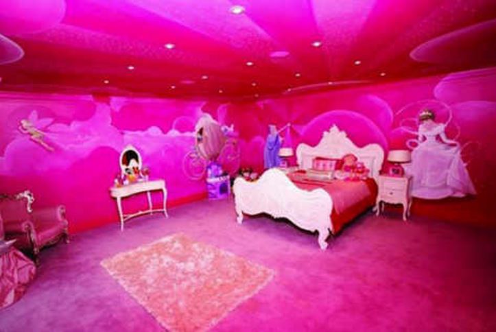  The all pink princess room for Ireland's daughter showed off the player's OTT style