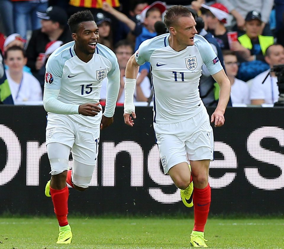 Jamie Vardy of England celebrates with teammate Daniel Sturridge