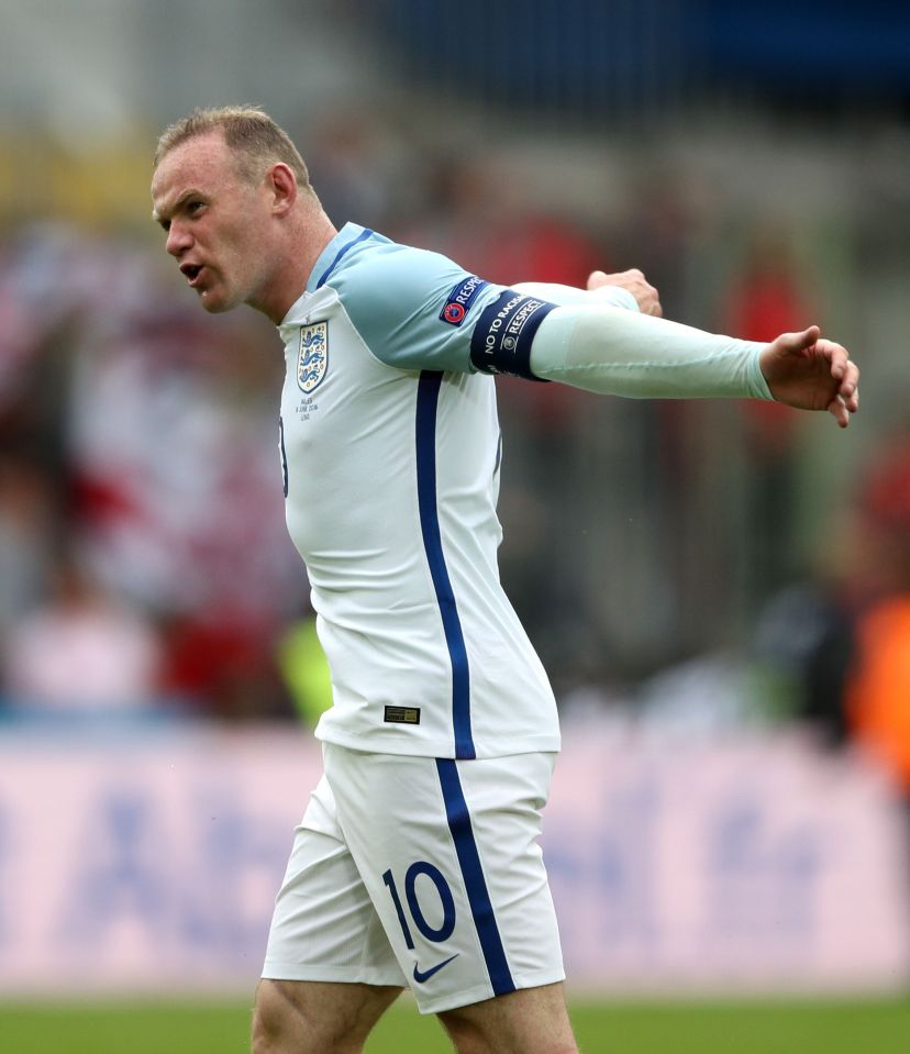  What a good football brain Wayne Rooney has in adapting to new midfield role