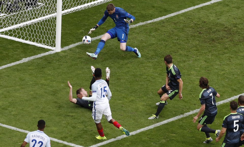  Daniel Sturridge scored a last-minute goal to see England beat Wales