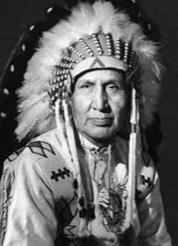  Frank's Fraser family were astonished by the likeness between the image of legendary Canadian Native American Chief Mike Mountain Horse, of the Alberta Blood Tribe, and their gangster father