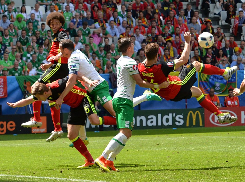 Thomas Meunier tries an acrobatic effort to break the deadlock