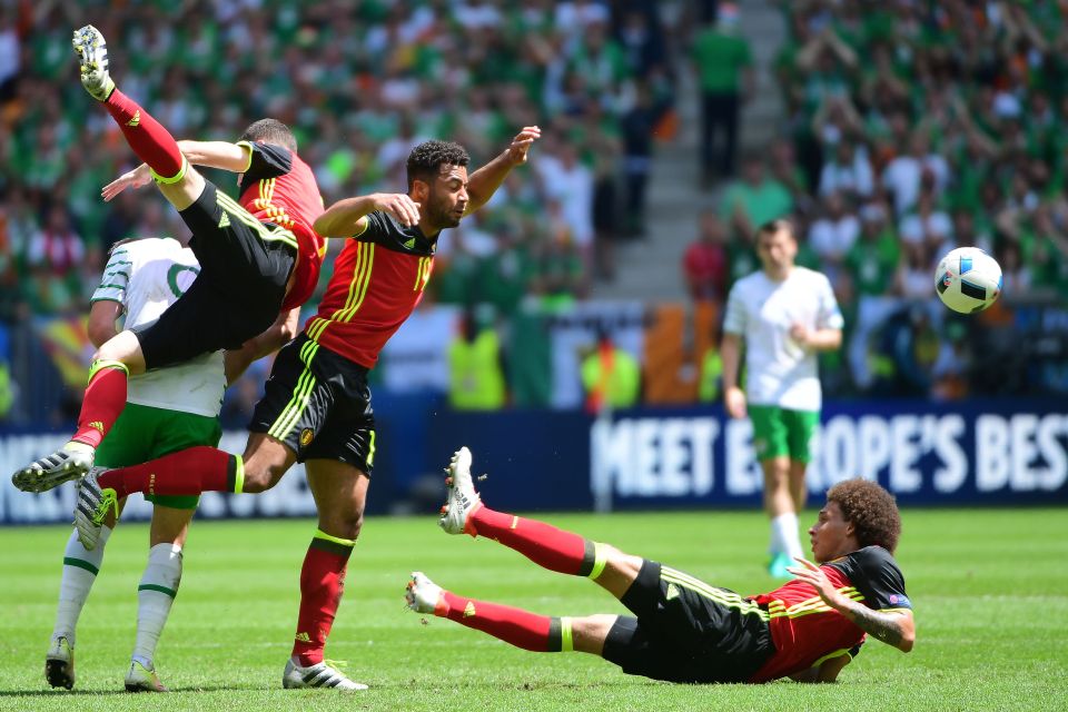 Shane Long tries to win the ball against Moussa Dembele and Axel Witsel