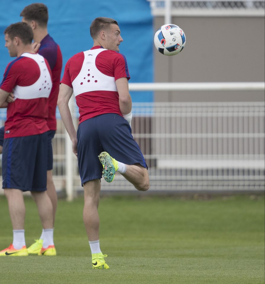  Jamie Vardy insists he will not be angry if he is on bench for Slovakia