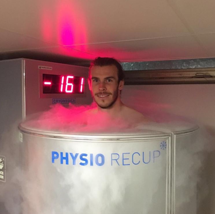  Gareth Bale cools down in sub-zero temperatures before Euro 2016 group stage finale