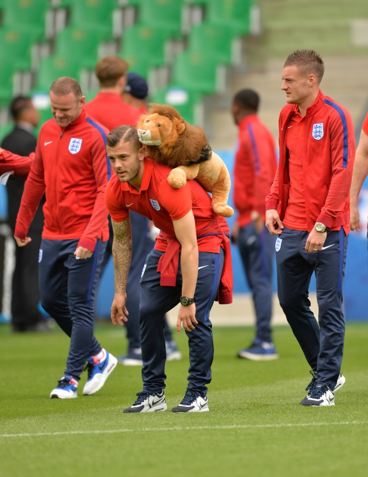 Jack Wilshere will start for England in their final Group B game against Slovakia