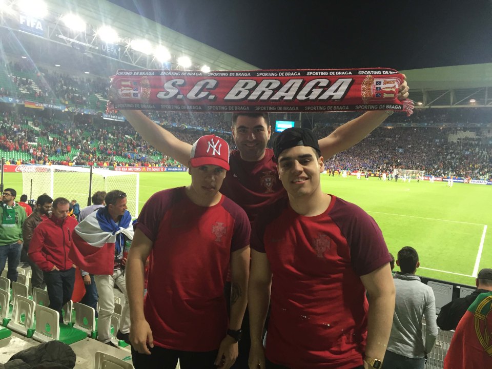 Gus Rodrigues (right) with his brother Gabriel and father Patrick spotted the fan's temporary uniform