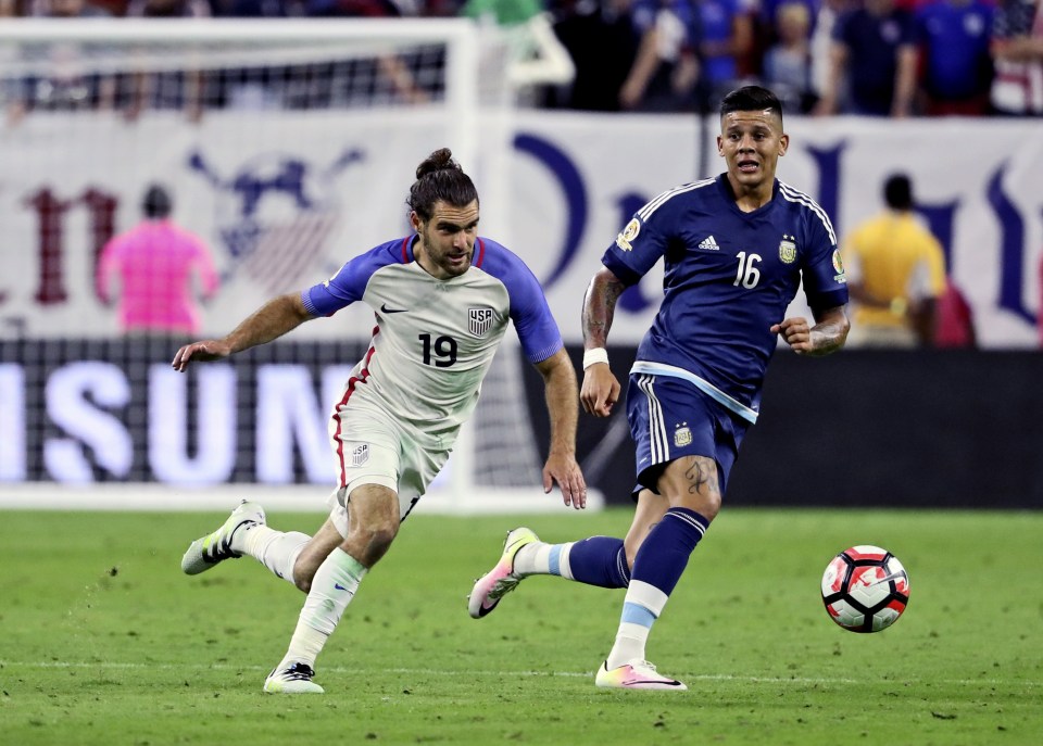 Jun 21, 2016; Houston, TX, USA; United States midfielder Graham Zusi (19) and Argentina defender Marcos Rojo (16) go for the ball during the match in the semifinals of the 2016 Copa America Centenario soccer tournament at NRG Stadium. Mandatory Credit: Kevin Jairaj-USA TODAY Sports