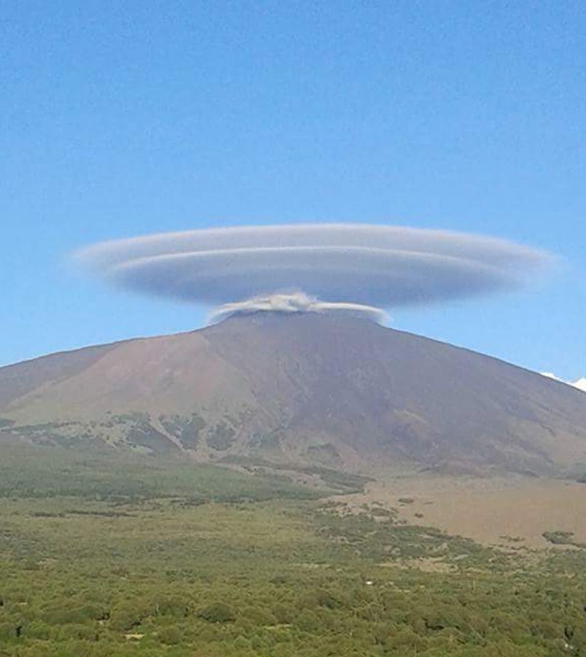  Westerly winds and the 'magnet' effect of the volcano creates the phenomenon of lenticular clouds