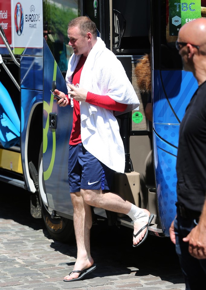 Last week Rooney left for England training with strapping on his ankle