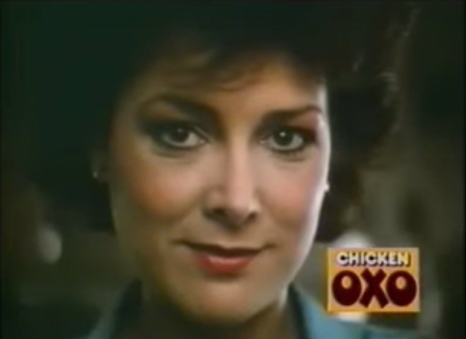  Lynda Bellingham appearing in the classic Oxo Christmas adverts