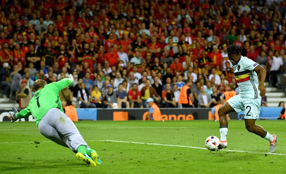  Michy Batshuayi scored with his first touch in Belgium's win over Hungary