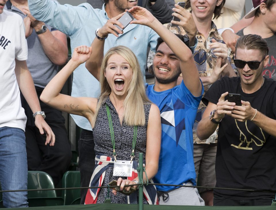  Marcus Willis' girlfriend Jennifer Bate cheers the Brit on