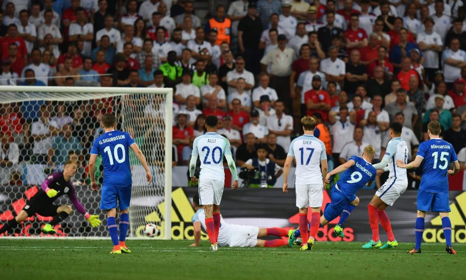 Kolbeinn Sigthorsson scores Iceland's winning goal against England in Nice