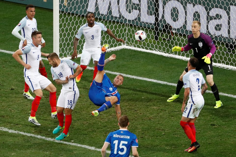  Ragnar Sigurdsson attempts an overhead kick for Iceland against England