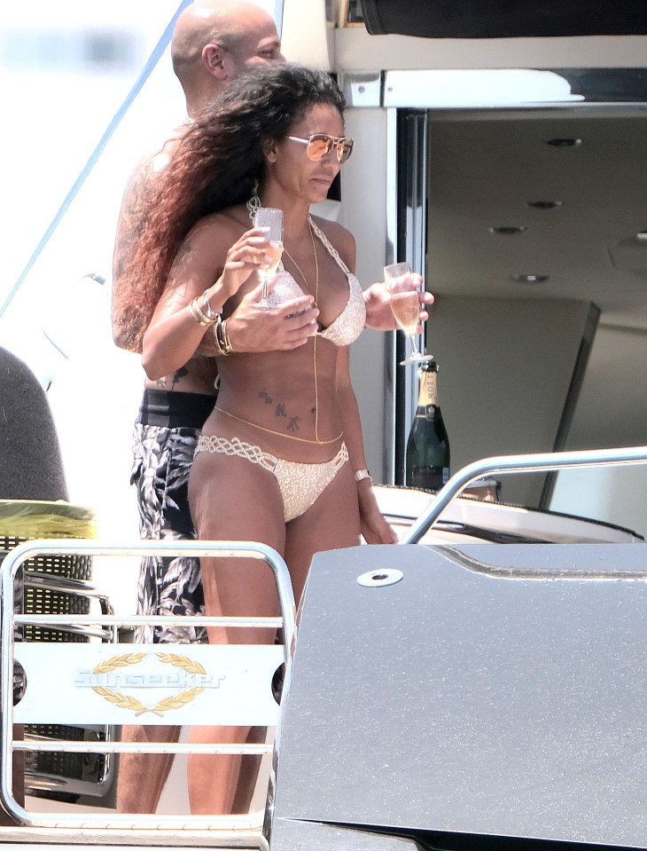  The Spice Girl flashed her rock hard abs as she sported a gorgeous gold bikini