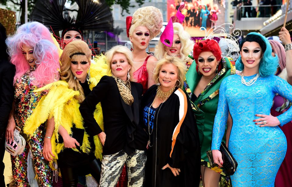  Jennifer and Joanna pose with drag queens dressed in a hist of eye-catching outfits