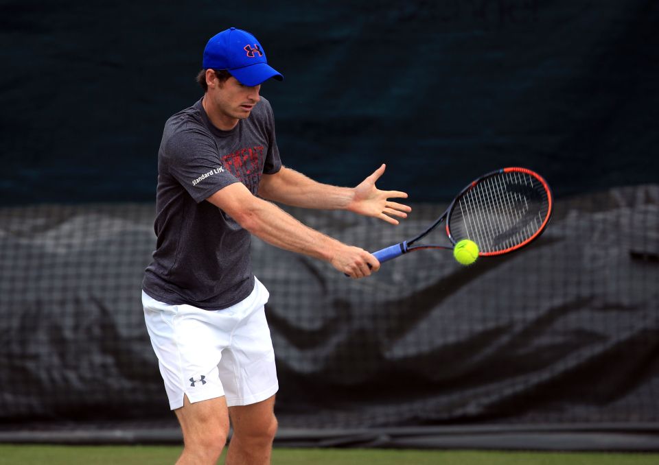  Murray getting some practice in ahead of his clash against Yen-Hsun Lu