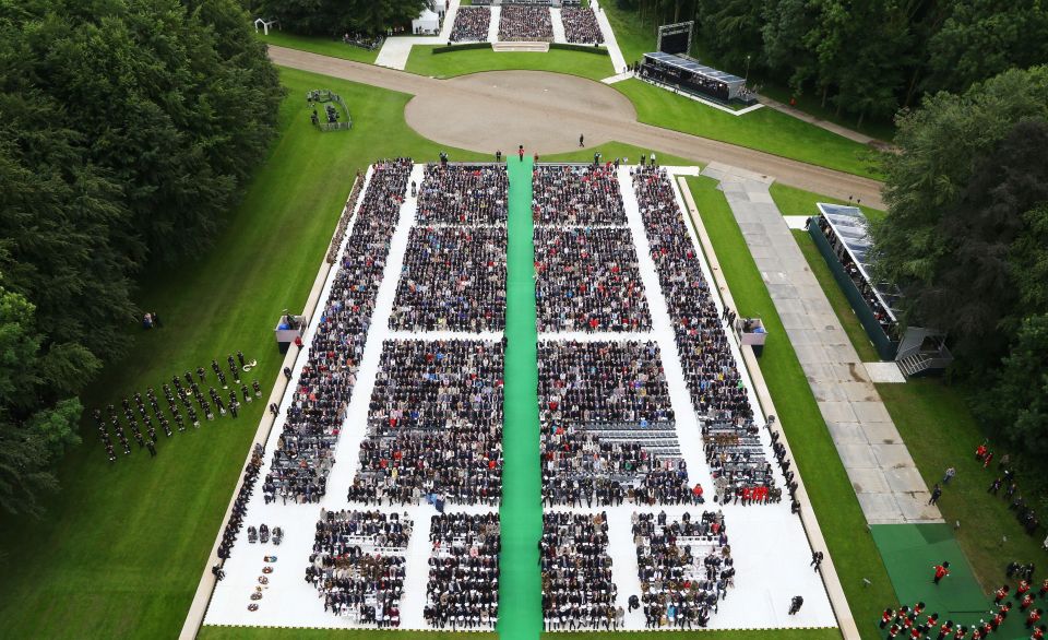  An estimated audience of 10,000 people attended the memorial