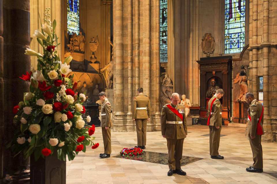  Soldiers dressed in Great War uniforms pay their respects at Westminster Abbey