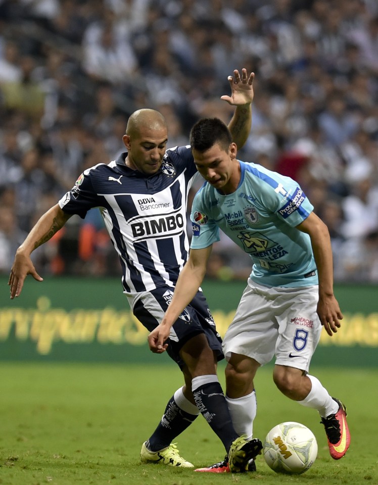  Monterrey midielder, Uruguayan Walter Gargano, tries to rob Pachuca's exciting young attacker Hirving Lozano during the Mexican Clausura 2016 tournament