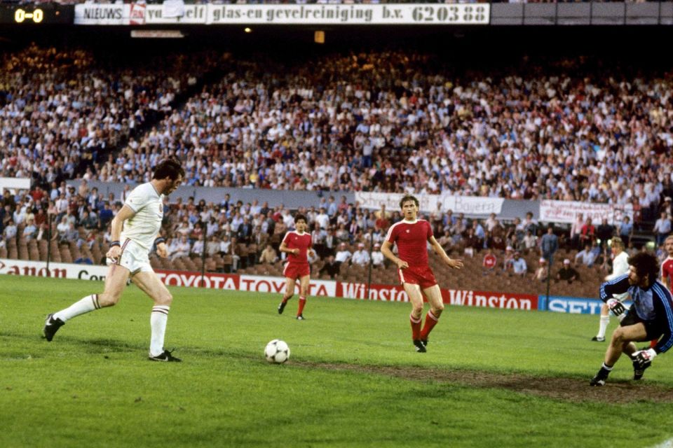  Aston Villa's Peter Withe scores the goal against Bayern Munich which won it for Aston Villa