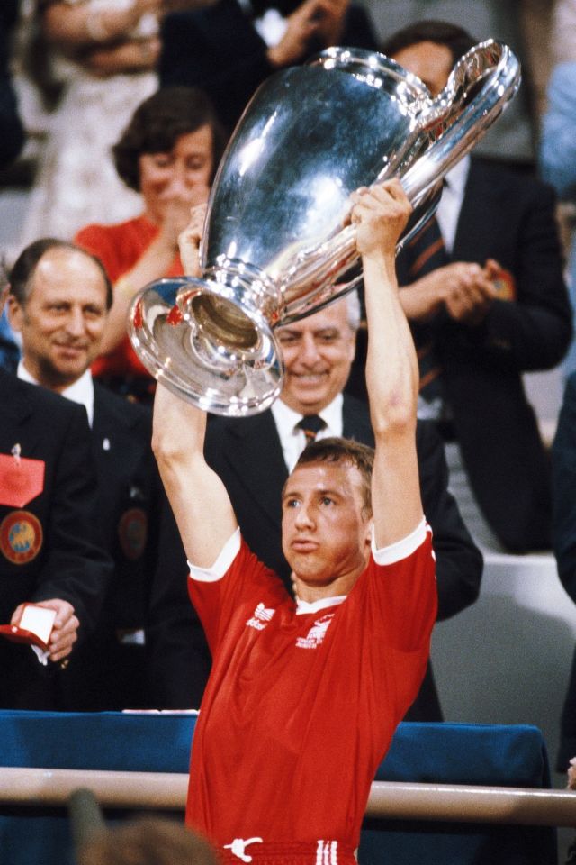  Nottingham Forest captain, John McGovern lifts the European Cup in Munich