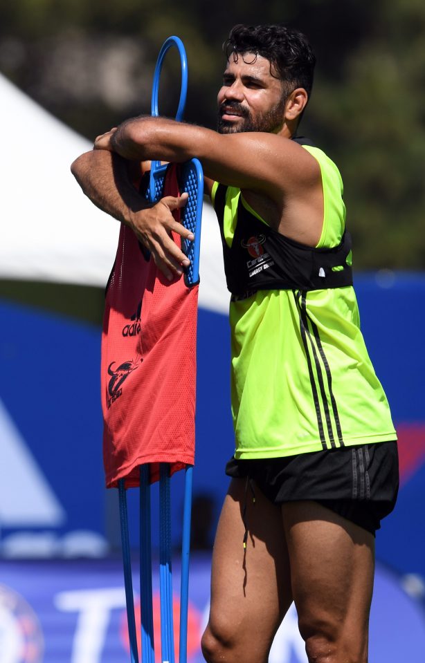 Diego Costa cools down after a training session in Los Angeles