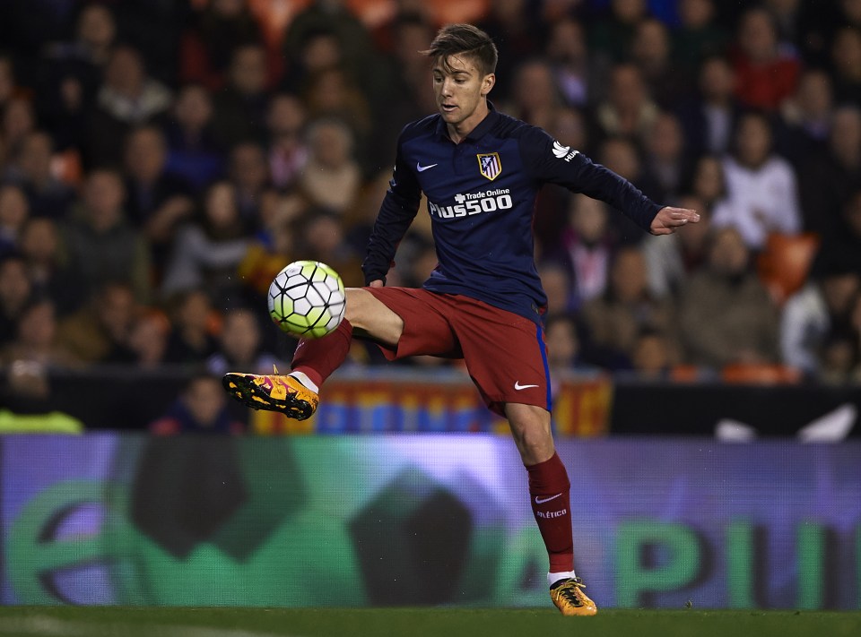 VALENCIA, SPAIN - MARCH 06: Luciano Vietto of Atletico de Madrid controls the ball during the La Liga match between Valencia CF and Atletico de Madrid at Estadi de Mestalla on March 06, 2016 in Valencia, Spain. (Photo by Manuel Queimadelos Alonso/Getty Images)