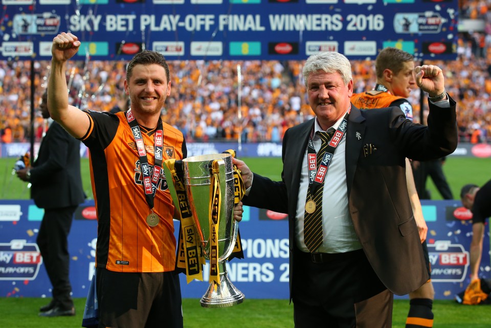  Steve Bruce celebrates play-off success with son Alex