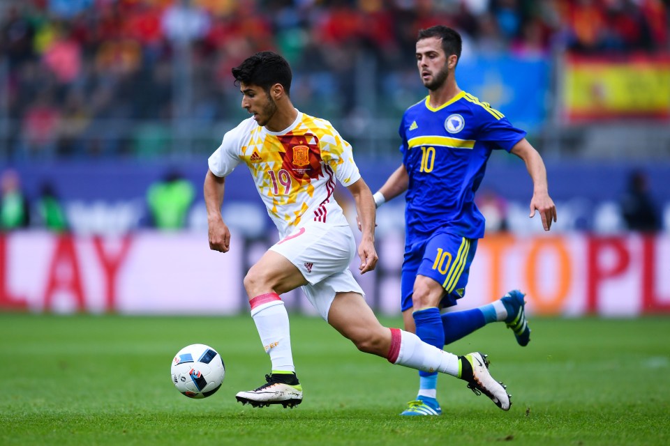  Marco Asensio competes for the ball with Miralem Pjanic of Bosnia during an international friendly match between Spain and Bosnia