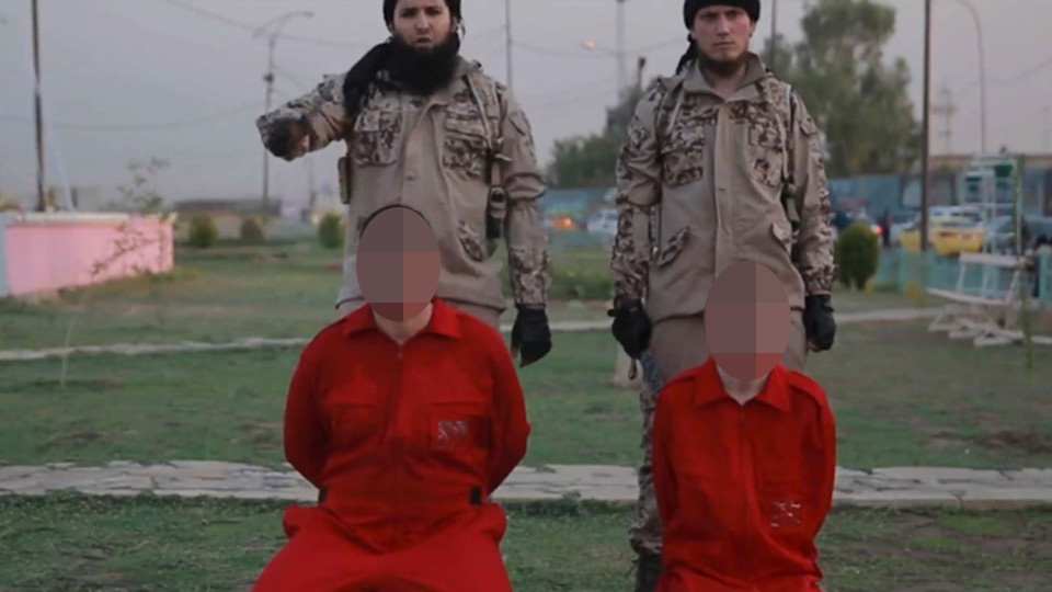  Brutal killing ... jihadis behead two victims in disturbing video