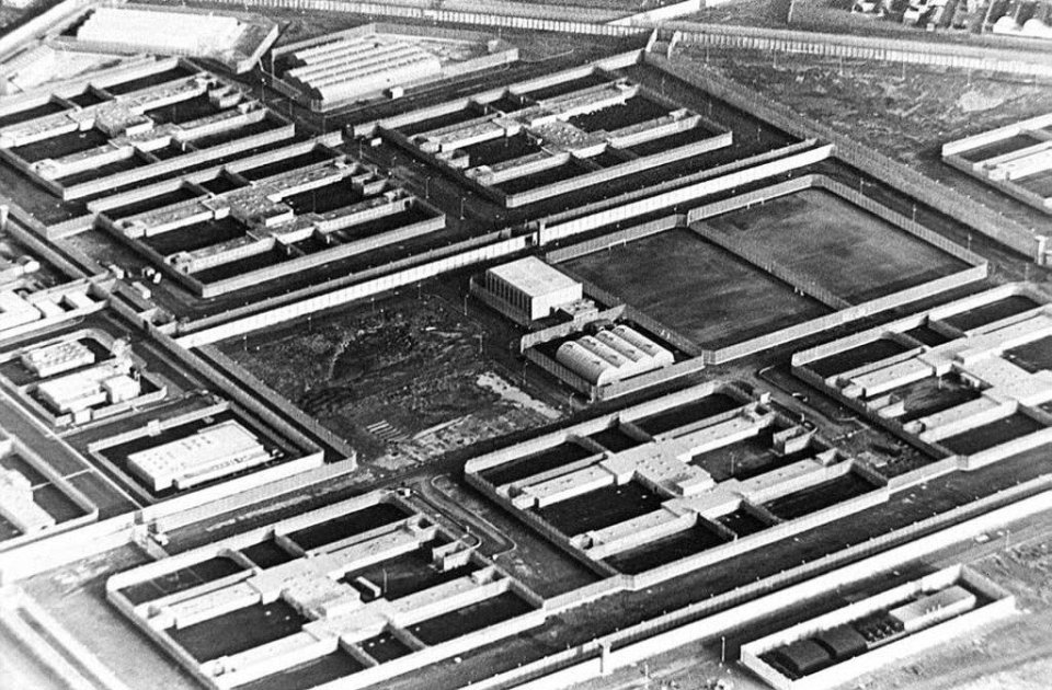  The report recommending the isolation of Islamist terrorist prisoners was written by Mr Acheson, ex-governor of Northern Ireland's Maze Prison, which housed parliamentary prisoners during the Troubles