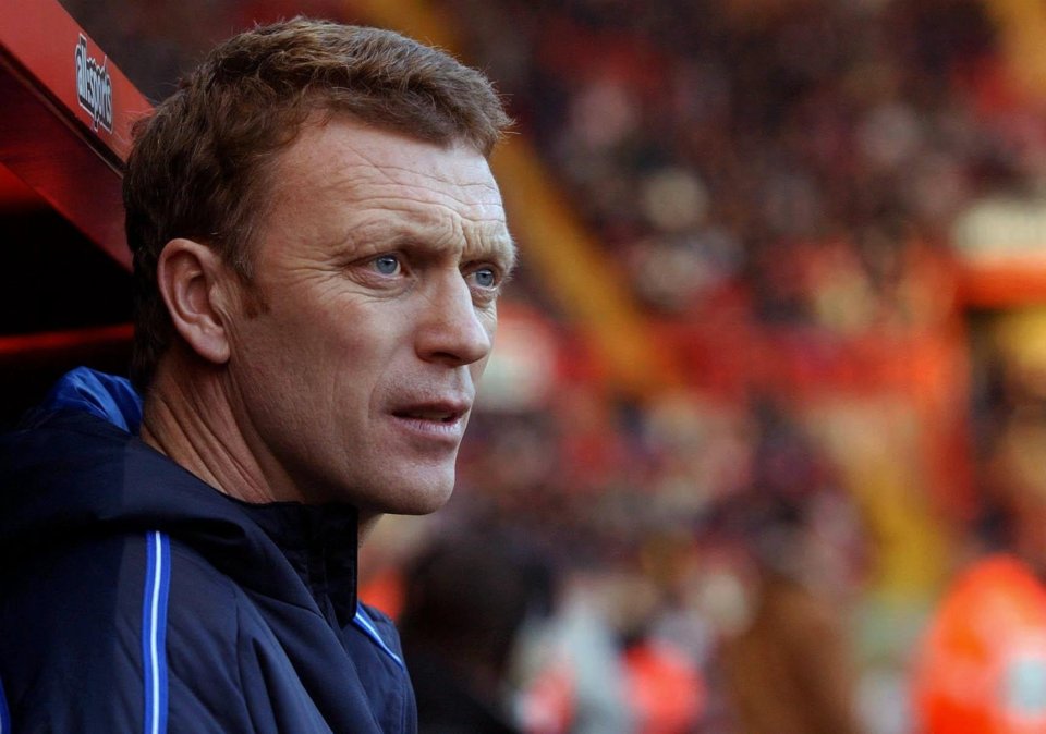 Everton manager David Moyes watches his team lose 2-0 during the Barclays Premiership match against Charlton at The Valley, London, Tuesday December 28, 2004. PRESS ASSOCIATION Photo. Photo credit should read: Chris Young/PA.THIS PICTURE CAN ONLY BE USED WITHIN THE CONTEXT OF AN EDITORIAL FEATURE. NO WEBSITE/INTERNET USE UNLESS SITE IS REGISTERED WITH FOOTBALL ASSOCIATION PREMIER LEAGUE. Used in Sun sport fixtures 05/06. Used date 24.06.2005